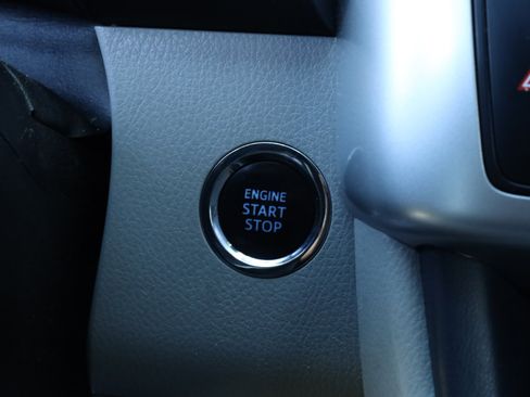 Used 2017 Toyota Highlander XLE image 10