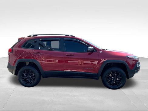 Used 2017 Jeep Cherokee Trailhawk AWD/4WD image 9