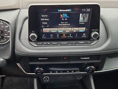 Used 2023 Nissan Rogue SV image 24