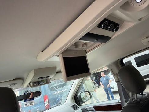 Used 2010 Chrysler Town & Country Touring FWD image 16