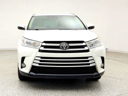 Used 2019 Toyota Highlander XLE AWD/4WD image 2