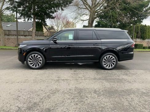 New 2026 Lincoln Navigator L Black Label AWD/4WD image 2