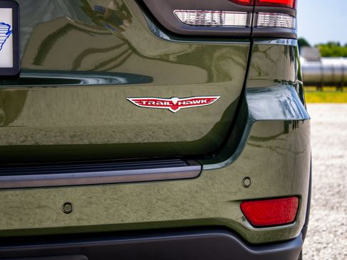 Used 2021 Jeep Grand Cherokee Trailhawk AWD/4WD image 19