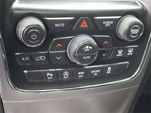 Used 2018 Jeep Grand Cherokee Altitude image 15
