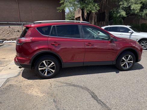 Used 2018 Toyota RAV4 XLE AWD/4WD image 9