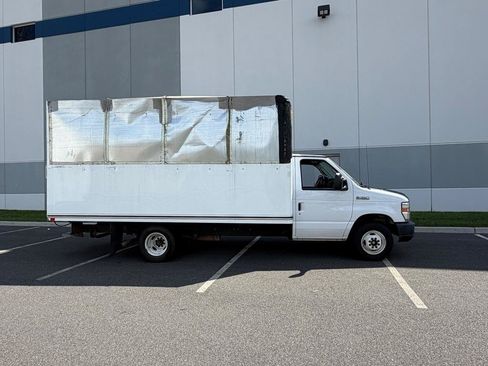 Used 2019 Ford E-350 and Econoline 350 Super Duty w/ Power Windows & Locks Group RWD image 3