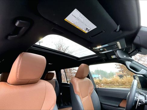 Used 2025 Lexus GX 550 w/ Accessory Package (2T) image 14