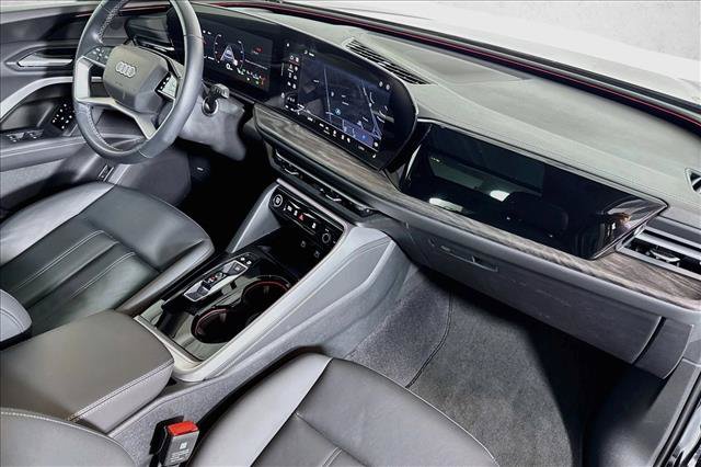Used 2025 Audi Q5 Premium w/ Convenience Package AWD/4WD image 26