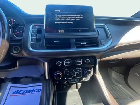 Used 2021 Chevrolet Suburban Z71 w/ Luxury Package image 20