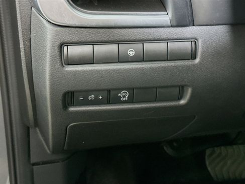 Used 2023 Nissan Rogue SV image 17