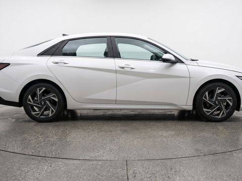 Used 2025 Hyundai Elantra Limited FWD image 9