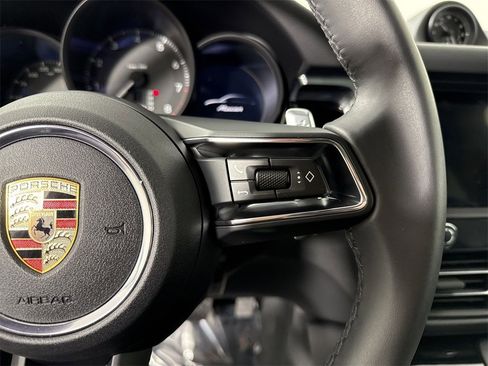 Certified 2025 Porsche Macan image 39