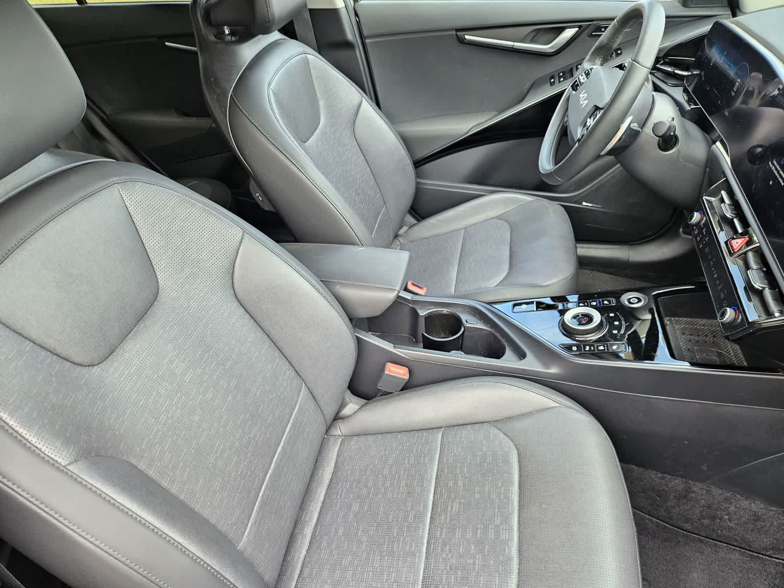Certified 2023 Kia Niro Wave w/ Wave Preserve Package FWD image 12
