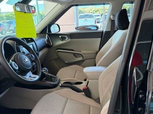 Used 2020 Kia Soul S FWD image 5