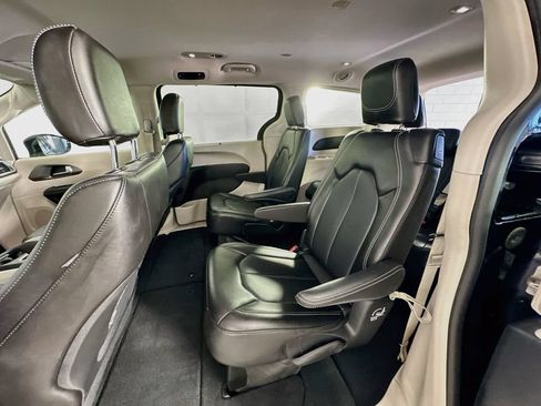 Certified 2024 Chrysler Pacifica Touring-L FWD image 34