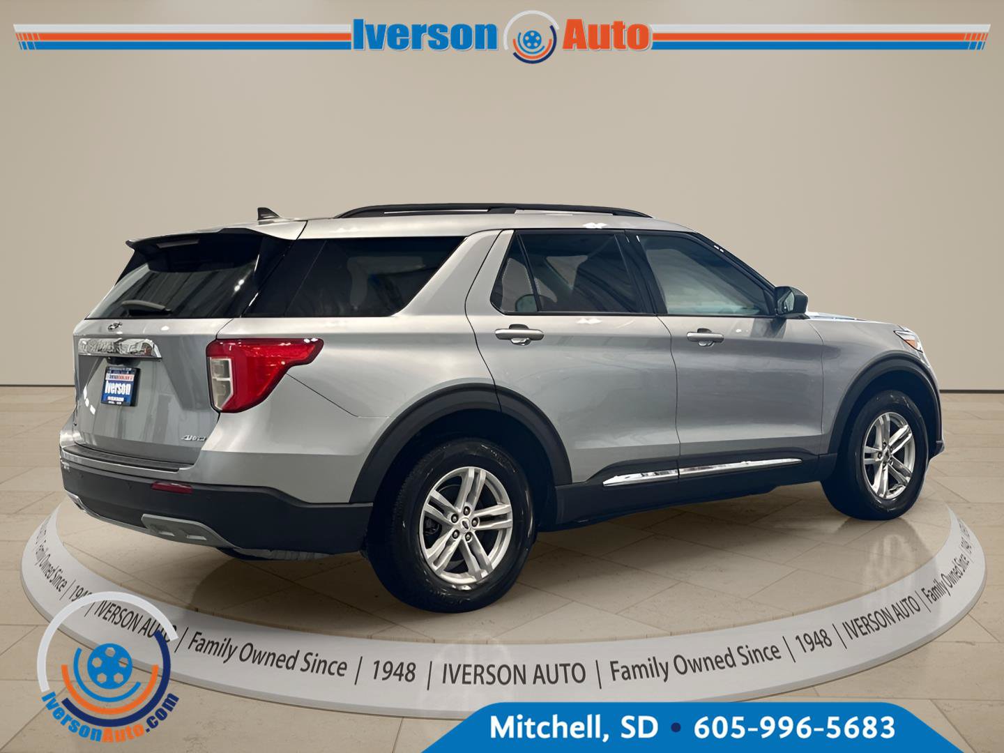 Used 2024 Ford Explorer XLT w/ Equipment Group 202A AWD/4WD image 9