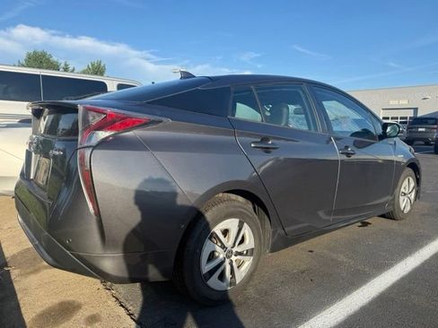 Used 2018 Toyota Prius Four FWD image 4