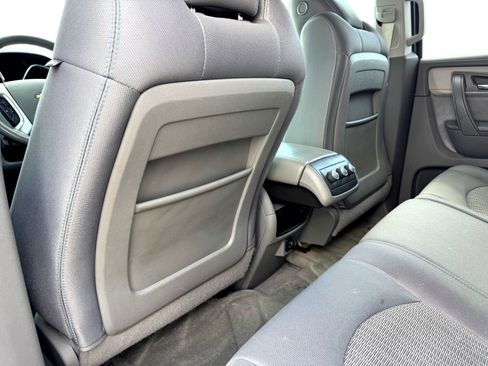 Used 2017 Chevrolet Traverse LT image 18