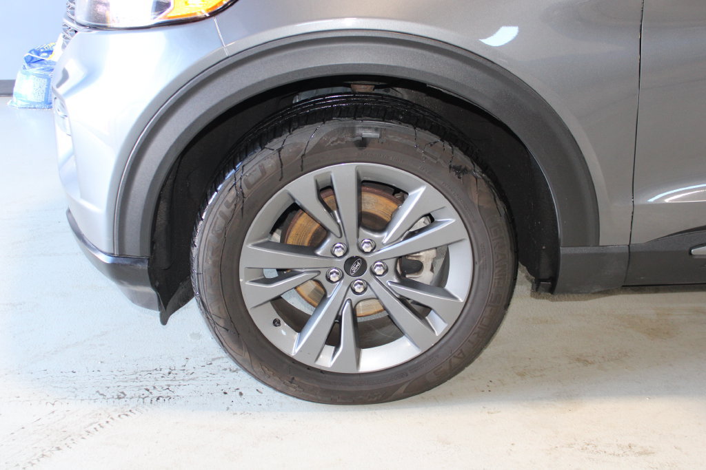 Used 2021 Ford Explorer XLT w/ Equipment Group 202A AWD/4WD image 4