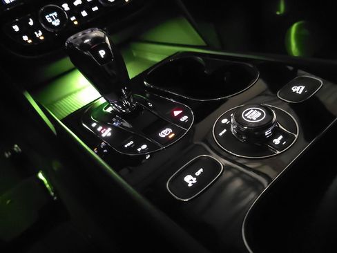 Used 2020 Bentley Bentayga Design Series image 63