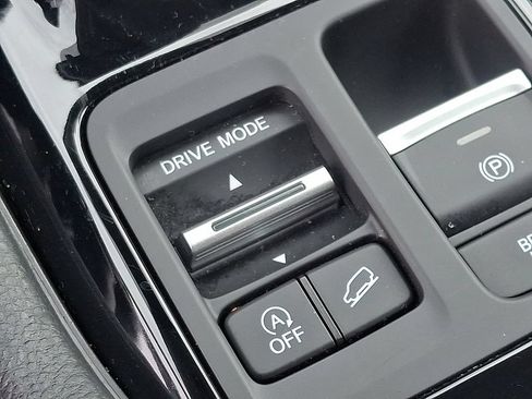 Used 2023 Honda Pilot LX image 24
