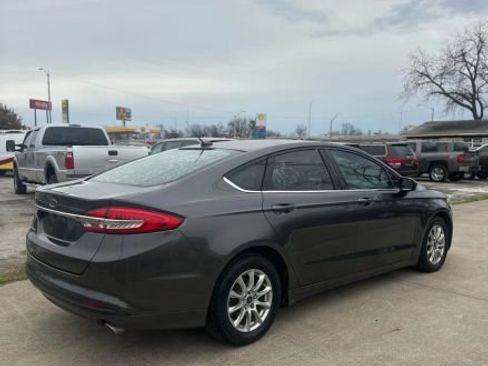 Used 2018 Ford Fusion S image 3