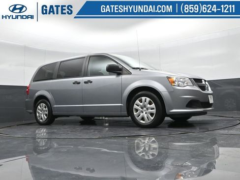 Used 2019 Dodge Grand Caravan SE w/ UConnect Hands-Free Group image 31