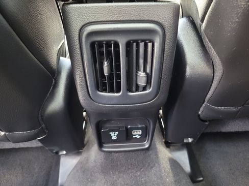 Used 2018 Jeep Compass Latitude w/ Popular Equipment Group AWD/4WD image 16