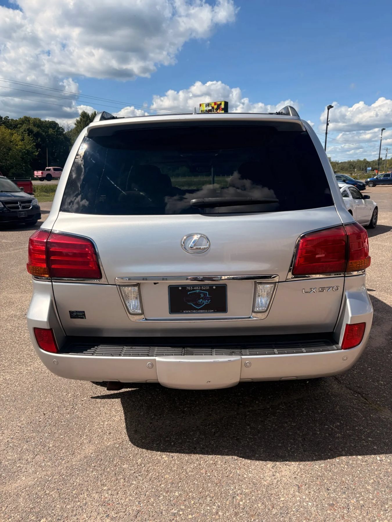 Used 2011 Lexus LX 570 4WD w/ Luxury Pkg image 6