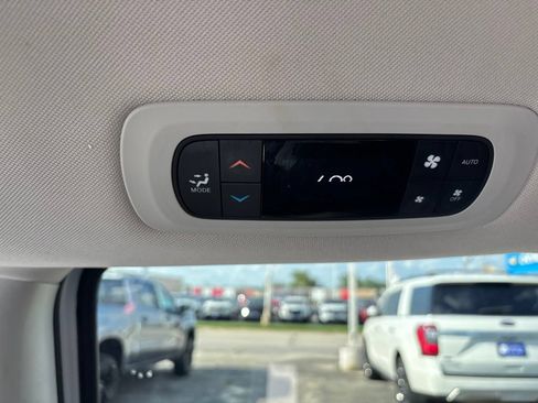Used 2023 Chrysler Pacifica Touring-L FWD image 37