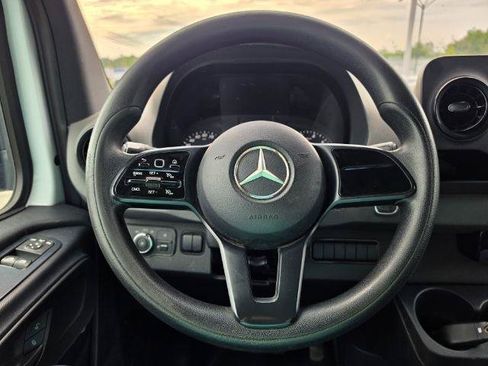 Used 2021 Mercedes-Benz Sprinter 2500 image 10