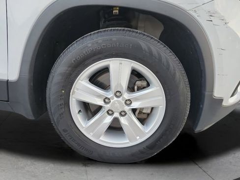 Used 2020 Chevrolet Trax LT w/ LT Convenience Package image 28