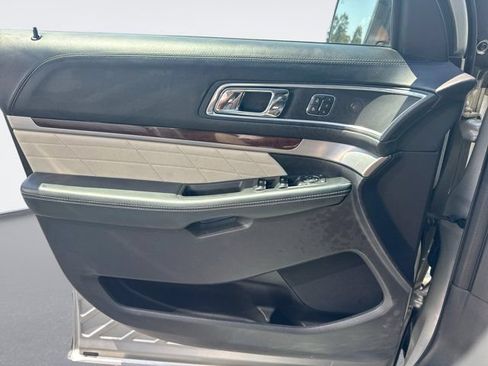Used 2017 Ford Explorer Platinum AWD/4WD image 33