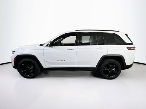 Used 2023 Jeep Grand Cherokee Altitude AWD/4WD image 8