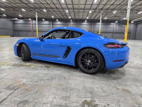 Used 2023 Porsche 718 Cayman w/ Premium Package RWD image 4