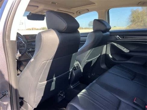 Used 2018 Honda Accord Touring image 13