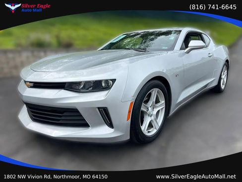 Used 2018 Chevrolet Camaro LT RWD image 1