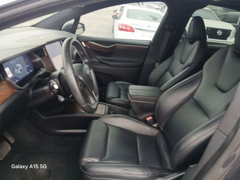Used 2020 Tesla Model X Long Range Sport Utility 4D image 9