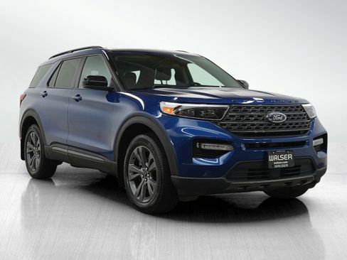 Used 2023 Ford Explorer XLT w/ XLT Sport Appearance Package AWD/4WD image 7