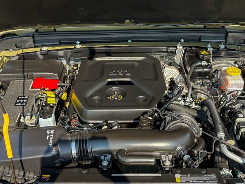 Used 2025 Jeep Wrangler Sport AWD/4WD image 37