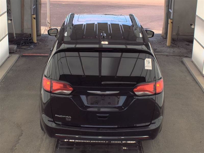 Used 2020 Chrysler Pacifica Touring-L FWD image 11