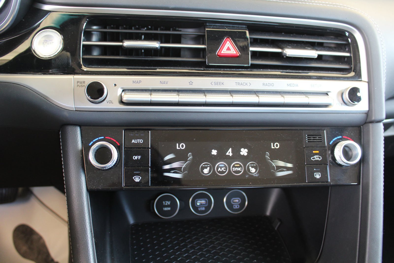 Used 2025 Genesis G70 2.5T RWD image 11
