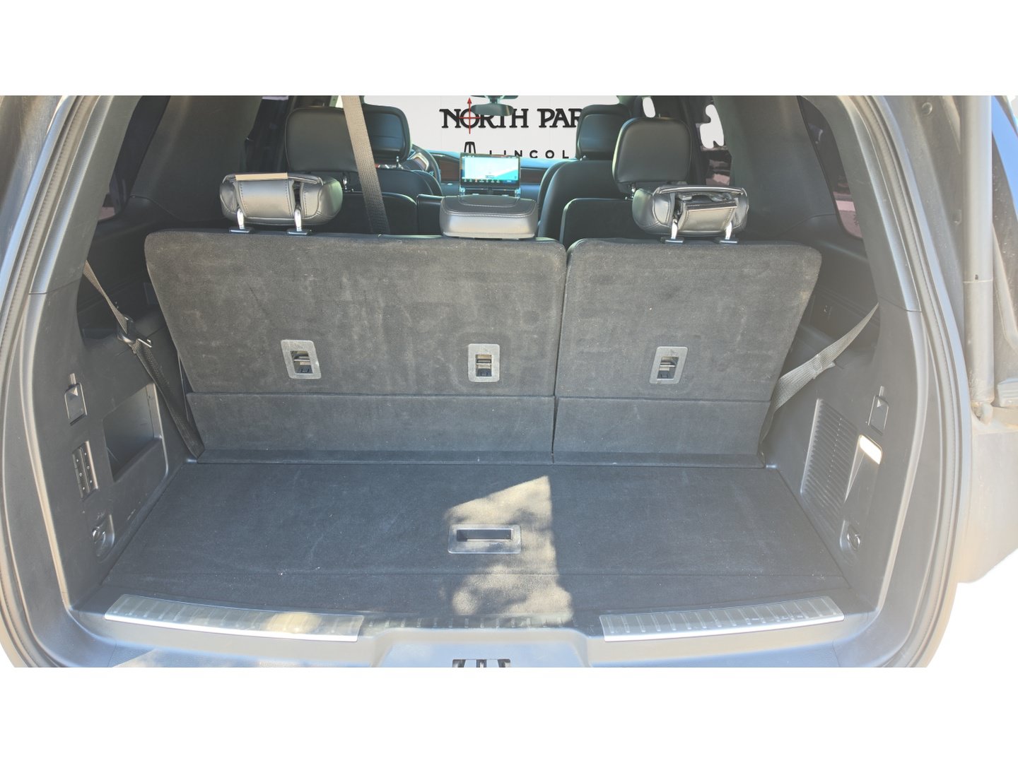 Used 2024 Lincoln Navigator Premiere AWD/4WD image 25