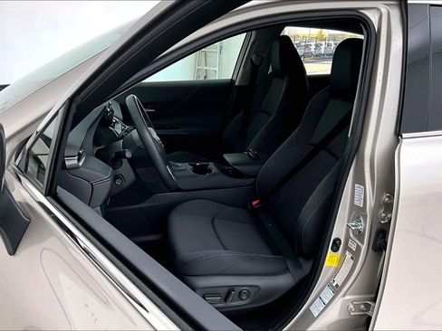 Used 2022 Toyota Venza XLE image 34