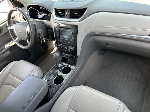 Used 2017 Chevrolet Traverse LT FWD image 12