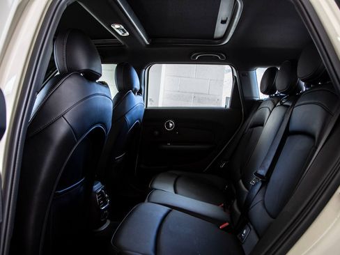 Used 2017 MINI Cooper Clubman image 16