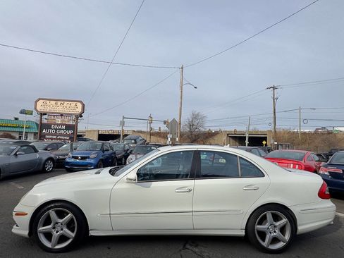Used 2009 Mercedes-Benz E 350 4MATIC Sedan image 3