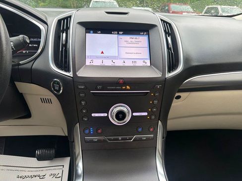 Used 2019 Ford Edge Titanium w/ Equipment Group 301A AWD/4WD image 24