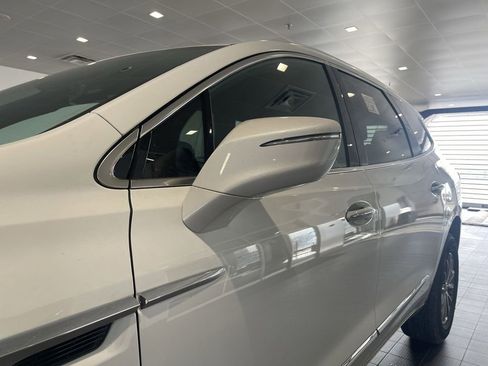 Used 2023 Buick Enclave Essence image 2