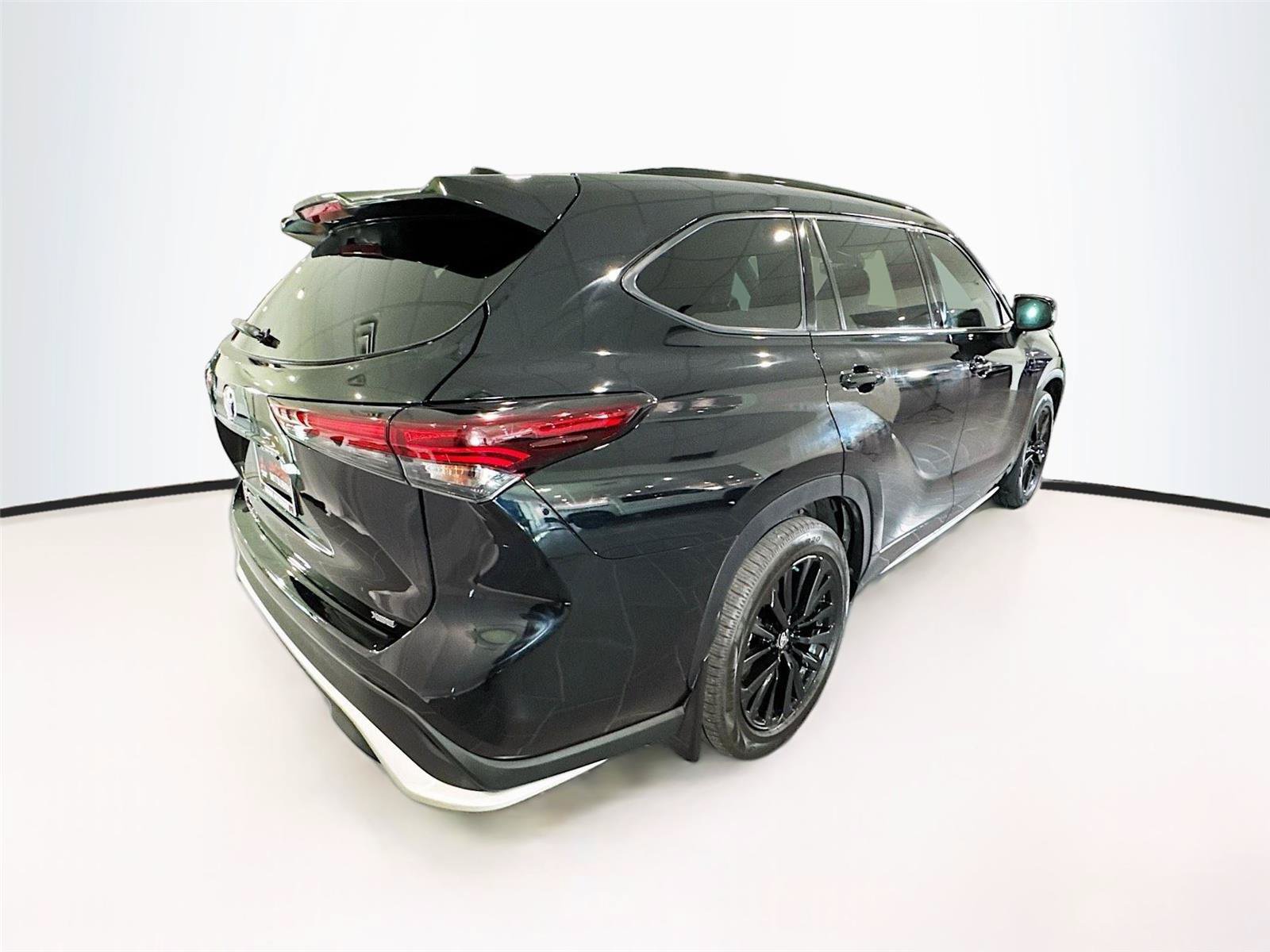 Used 2024 Toyota Highlander XSE FWD image 38